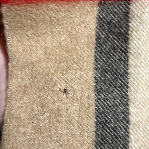 Cashmere Burberry Scarf - Picture 4 of 4